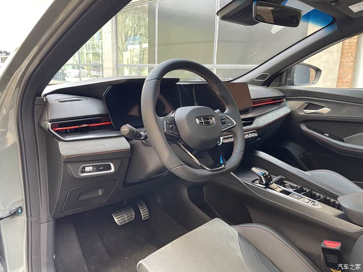 搭载全新动力 吉利缤瑞COOL实车亮相