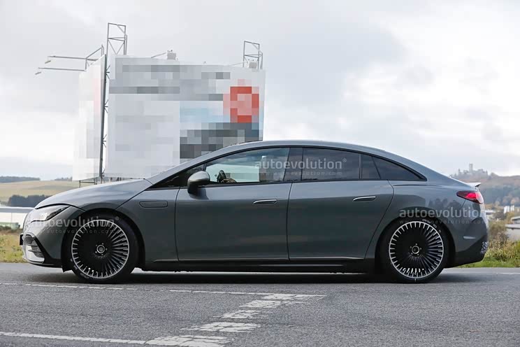 梅赛德斯-AMG EQE 53低伪装谍照曝光