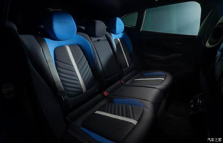 高性能版 阿斯顿·马丁DBX 707官图发布