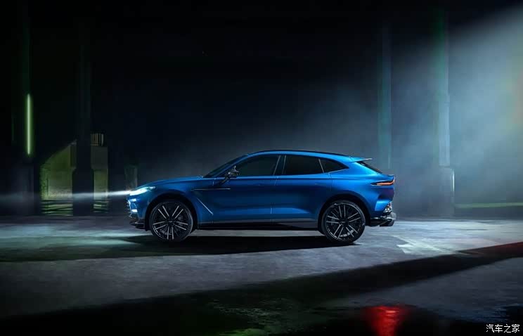 高性能版 阿斯顿·马丁DBX 707官图发布