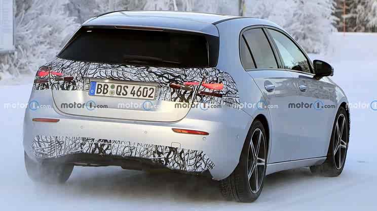 外观小改 新款奔驰A级冬季测试谍照曝光