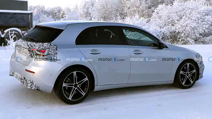 外观小改 新款奔驰A级冬季测试谍照曝光