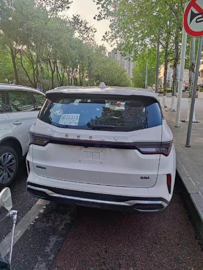 车身或将加长 新款吉利嘉际实车图曝光