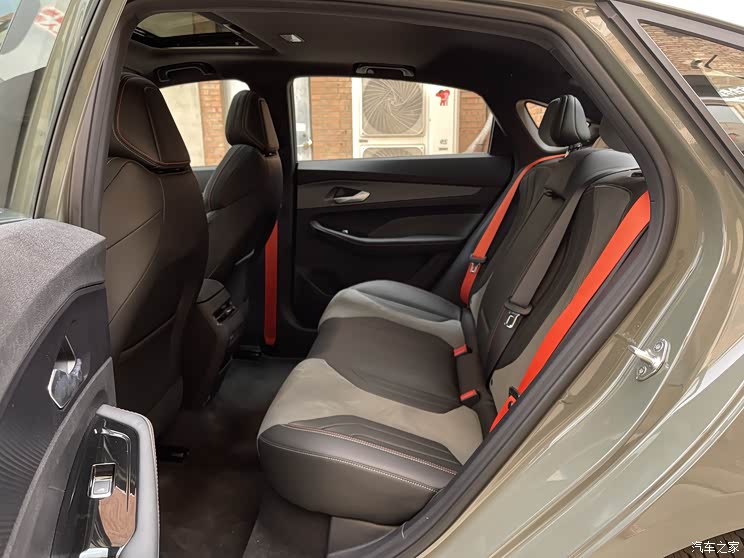 搭载全新动力 吉利缤瑞COOL实车亮相