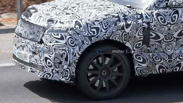 或搭载V8+48V 全新路虎揽胜SVR谍照曝光