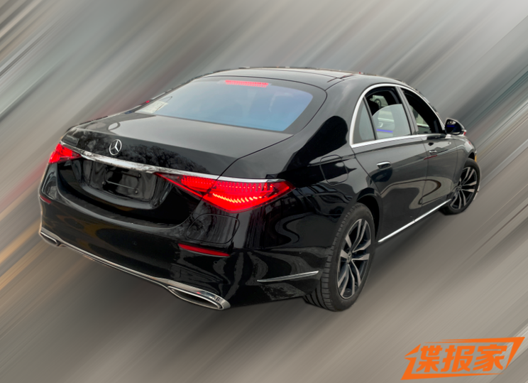 多一个充电口 奔驰S级新能源国内谍照