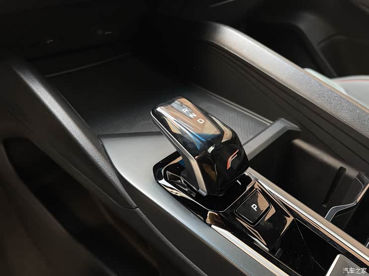 搭载全新动力 吉利缤瑞COOL实车亮相