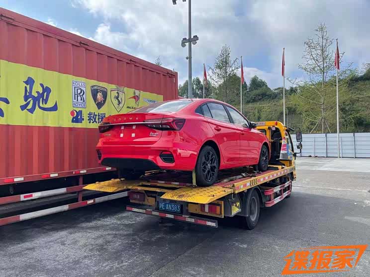 2021成都车展探馆:上汽荣威i5 GT现身