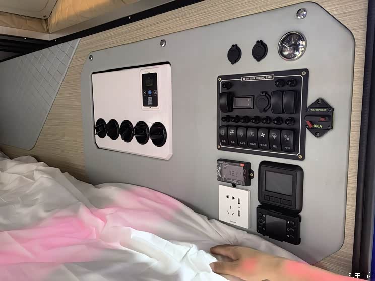 2021成都车展:长城旅装炮新涂装亮相