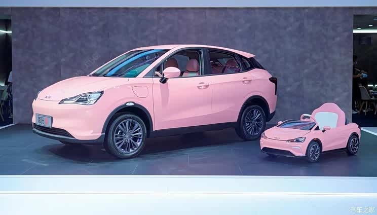 2021成都车展：哪吒推“哪吒加电”服务