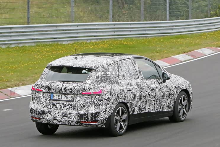 设计大幅更新 全新宝马2系旅行车谍照