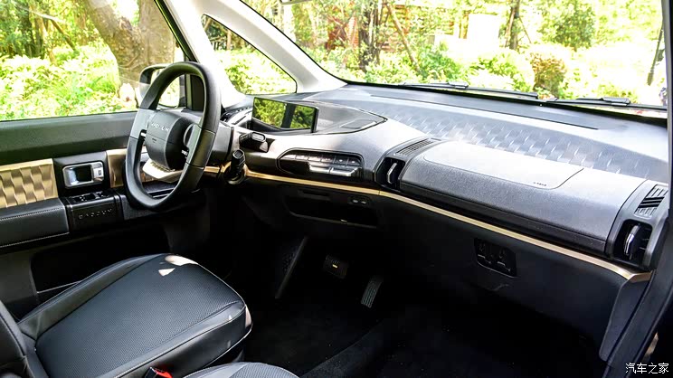 正式命名为奇遇 宝骏KiWi EV公布中文名