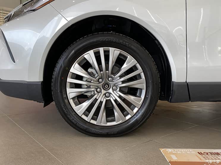 年底下线 一汽丰田凌放HARRIER实车曝光