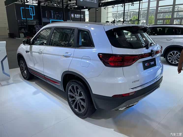 2021天津车展:长安CS75蓝鲸版亮相