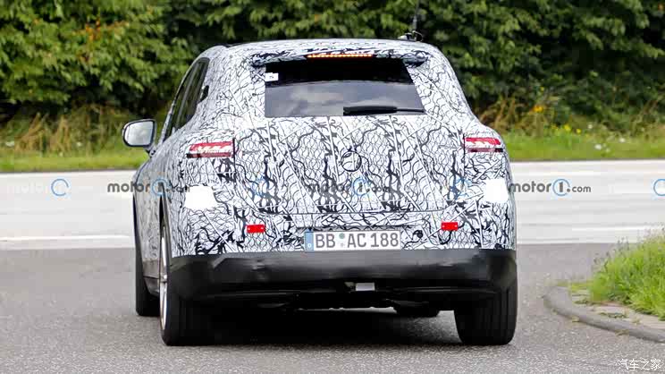 接近量产版 奔驰EQS SUV新谍照曝光