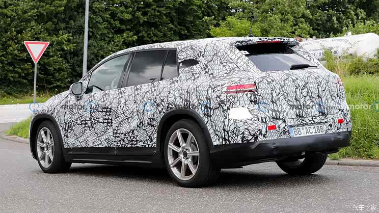 接近量产版 奔驰EQS SUV新谍照曝光