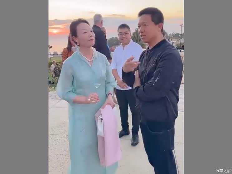 造车新进展 贾跃亭现身法拉第未来酒会