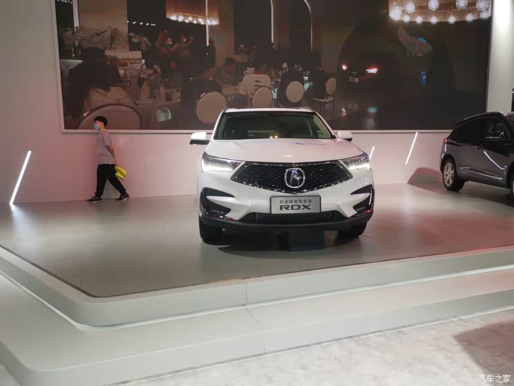 2021天津车展:讴歌RDX钛金暗夜限量版