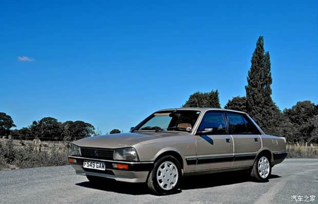 买一个不到5年的二手底商100万,过户费需要多