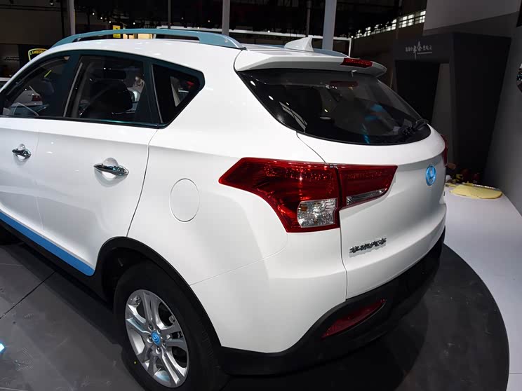 2016北京车展华泰xev260正式亮相