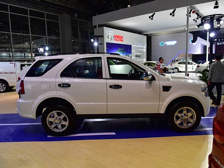 造型威猛的电动车 实拍卡威w1电动版ev1