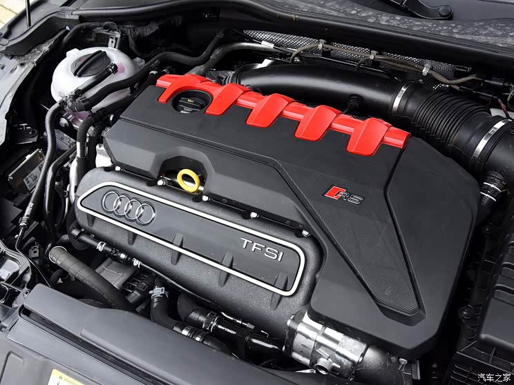 5t直列5缸涡轮增压发动机内饰风格依旧来自于普通a3,但用料上有所区别