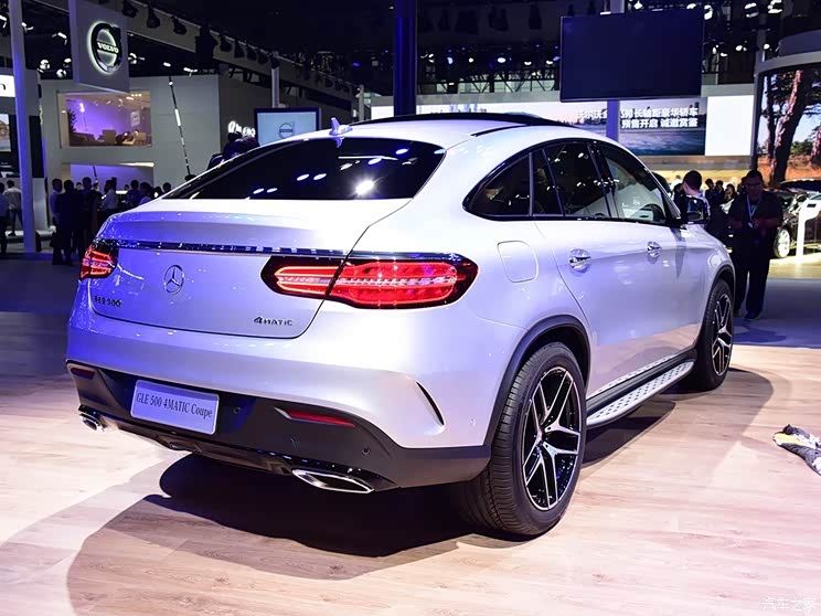 北京奔驰店gle400红色轿跑优惠15万价格