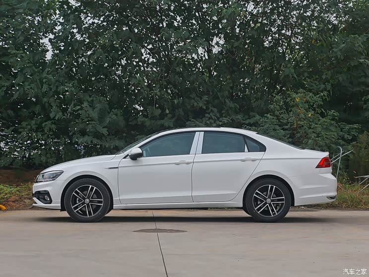 车身更加修长运动曝新一代凌渡谍照