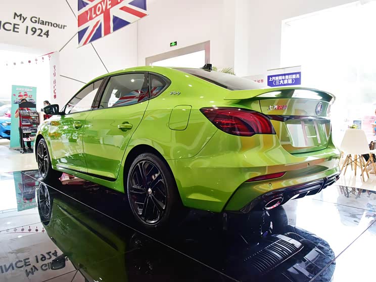 一抹赛道绿 2020款名爵6 trophy版到店