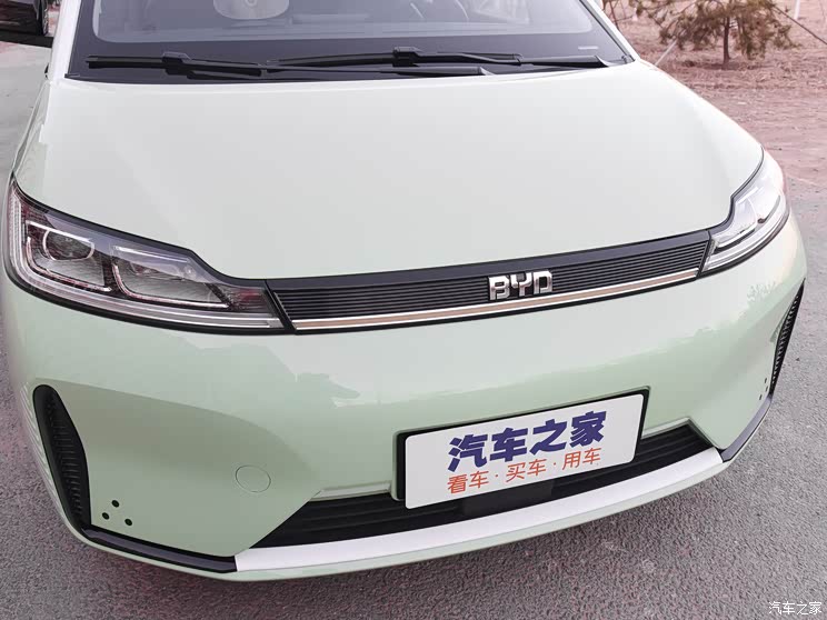 d1是一款由滴滴和比亚迪花费三年时间打造的定制版网约车,新车拥有