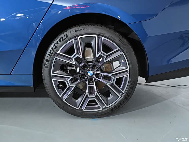 BMW Brilliance BMW 5 Series 2024 530Li M Sports Suit BMW Brilliance BMW 5 Series 2024 530Li M Sports Suit