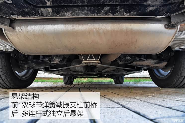 代x3仍采用了宝马特有的双球节弹簧减振支柱前桥与多连杆式独立后悬架