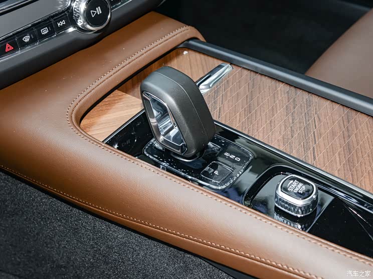 沃尔沃亚太 沃尔沃S90 2024款 B5 智逸豪华版 沃尔沃亚太 沃尔沃S90 2024款 B5 智逸豪华版