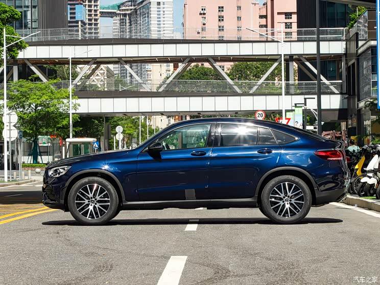 奔驰(进口) 奔驰glc轿跑 2023款 改款 glc 260 4matic 轿跑suv