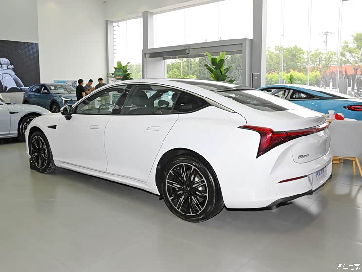 合众汽车 哪吒S 2023款 纯电 520km 后驱Lite版 合众汽车 哪吒S 2023款 纯电 520km 后驱Lite版