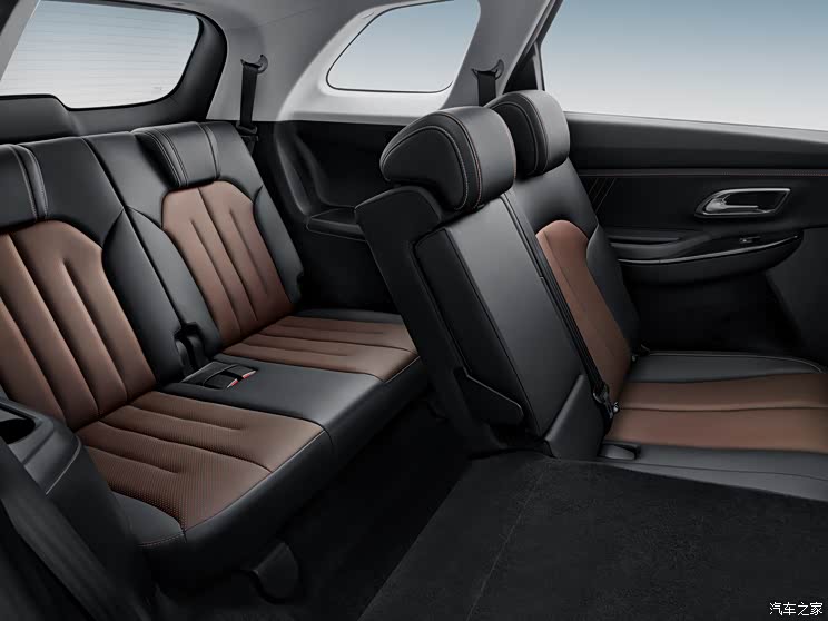 长安汽车 长安欧尚x7 plus 2022款 1.5t 蓝鲸版自动智尊型 7座