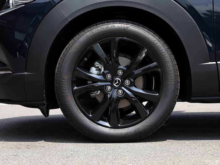 8月中旬上市马自达cx30黑曜版到店