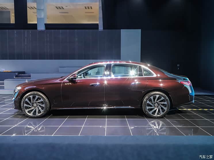 Beijing Benz E-Class 2024 E 300 L distinguished model Beijing Benz E-Class 2024 E 300 L distinguished model