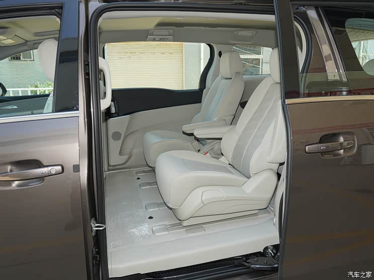 上汽通用别克 别克gl8 2023款 陆上公务舱 智享型