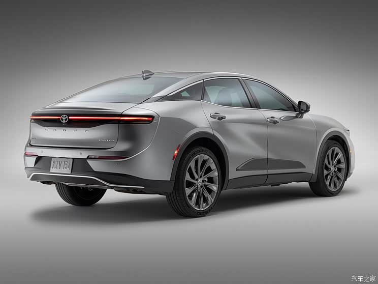 丰田(进口) 皇冠(进口) 2022款 crossover limited awd 美国版