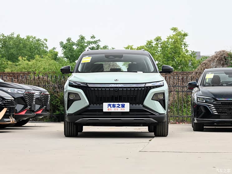 很有设计感东风风神中型suv皓极到店