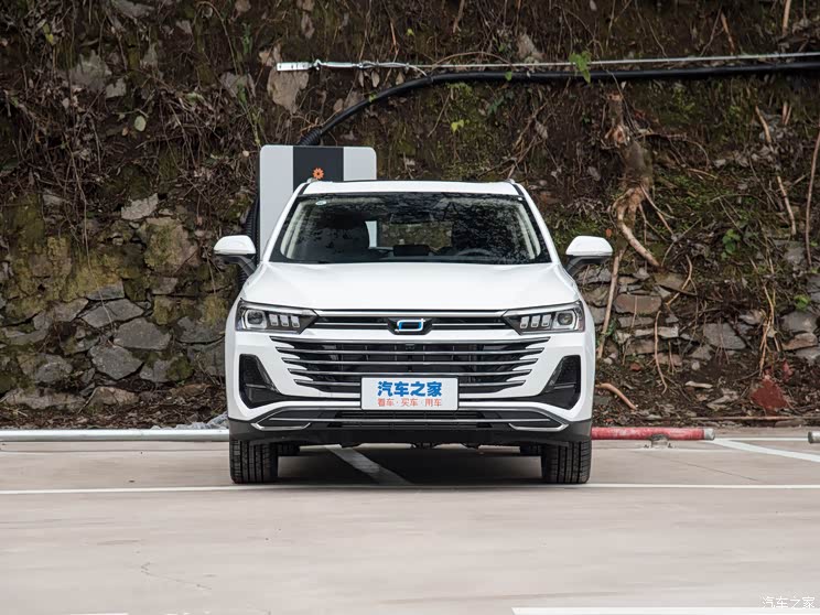 【图】外观大幅调整 新款奔腾t77现已到店_汽车之家