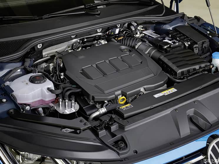 最大功率220马力;最大扭矩350牛·米,传动系统匹配7挡双离合变速箱