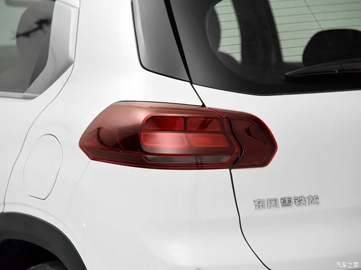 东风雪铁龙 雪铁龙C3-XR 2019款 1.6L 自动基本型 东风雪铁龙 雪铁龙C3-XR 2019款 1.6L 自动基本型