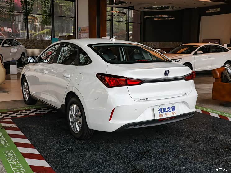 长安汽车 逸动新能源 2022款 ev460 智焕网约版 磷酸铁锂