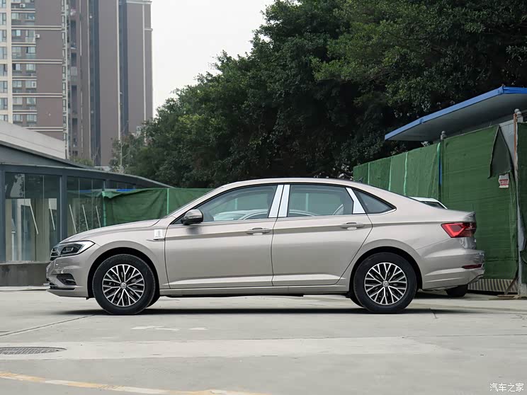 一汽-大众 速腾 2021款 200tsi 手动舒适智联版