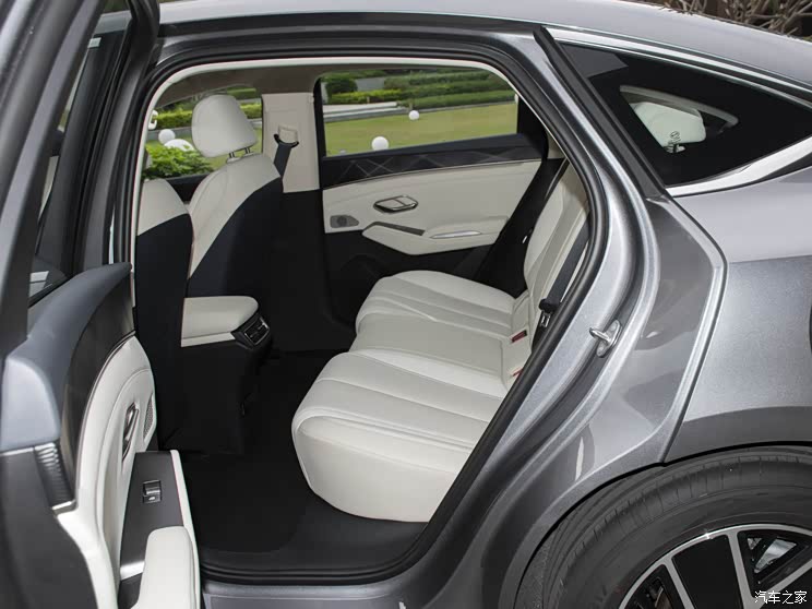 比亚迪 秦L 2024款 DM-i 80KM超越型 比亚迪 秦L 2024款 DM-i 80KM超越型