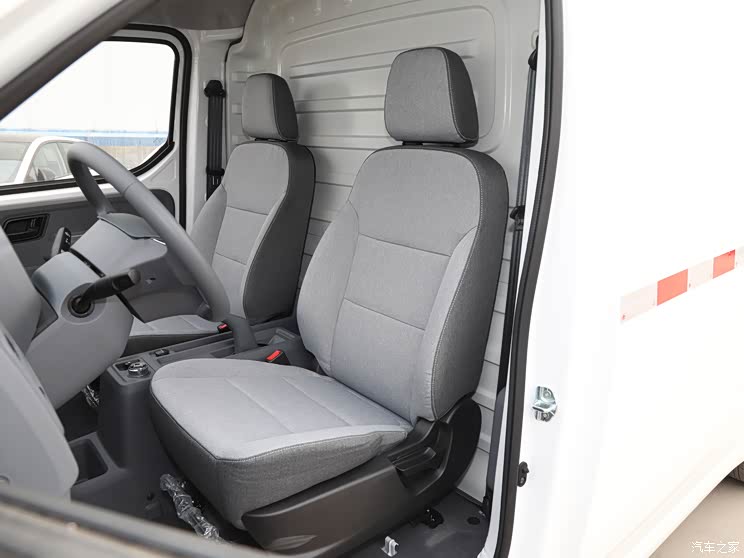 上汽通用五菱 五菱扬光 2024款 300km 舒适型 上汽通用五菱 五菱扬光 2024款 300km 舒适型