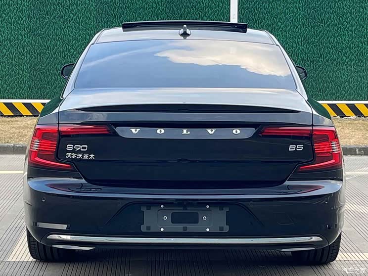 沃尔沃亚太 沃尔沃S90 2025款 B5 智雅豪华版 沃尔沃亚太 沃尔沃S90 2025款 B5 智雅豪华版