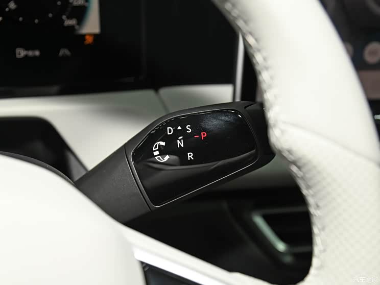 上汽大众 途观L 2024款 PRO 330TSI 两驱智领版 上汽大众 途观L 2024款 PRO 330TSI 两驱智领版